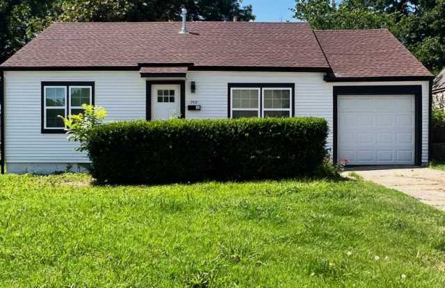 Updated Bungalow Only Minutes From Downtown Tulsa! photos photos