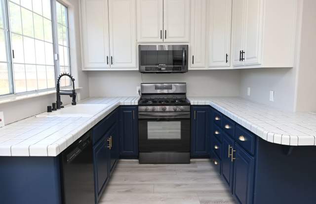 Nice Willow Glen Bungalow, Pet Friendly, 20 minute walk to Downtown!!! - 495 Coe Avenue, San Jose, CA 95125