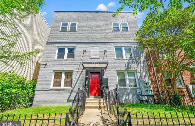 1241 18TH Street NE unit: 5 photos photos