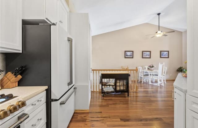 Updated 3BR Townhome in Rogers | Garage + Pool Access photos photos