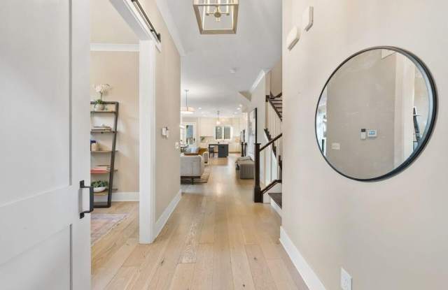 954 W 1st Avenue Gallery 4