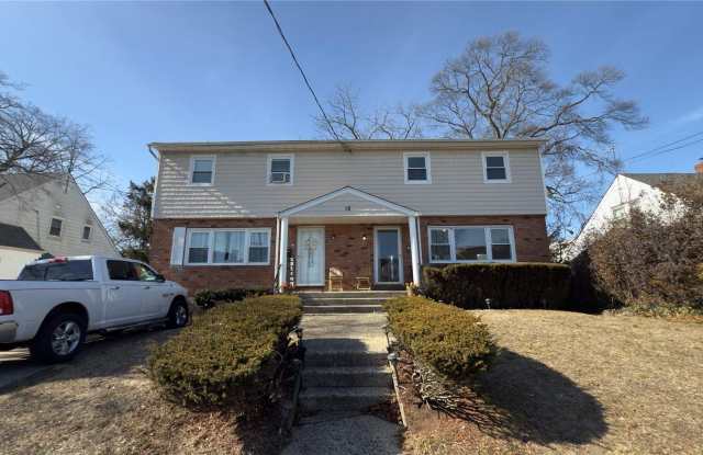 18 Montauk Avenue - 18 Montauk Avenue, Rockville Centre, NY 11570