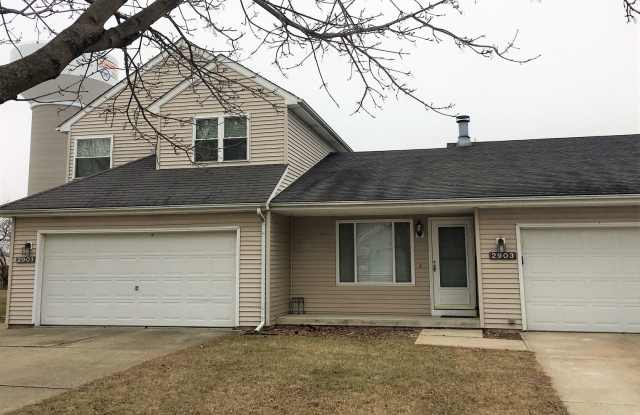 Beautiful 2-bed condo available in early October! photos photos