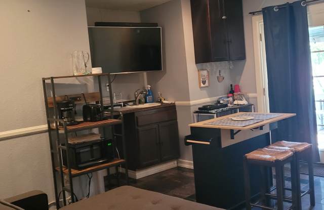 870 East Morgan Street photos photos