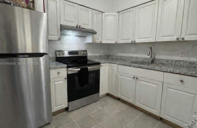 212 NE 41 St photos photos