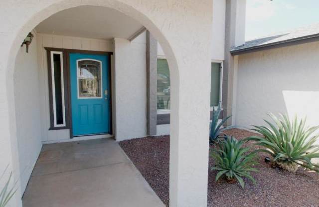 6325 W. Sunnyslope Lane Gallery 2