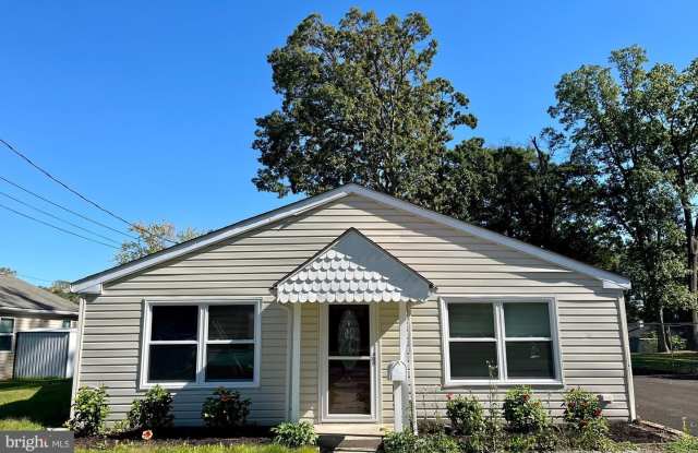 402 MAPLE AVE photos photos