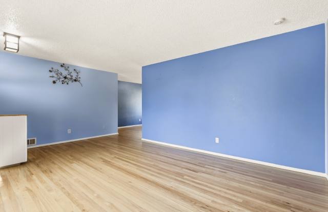 3705 West Eastman Avenue Gallery 4