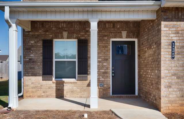 Spacious 4-Bedroom Home with Large Living & Dining Areas Gallery 4