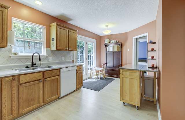 201 Adele Ct Gallery 4