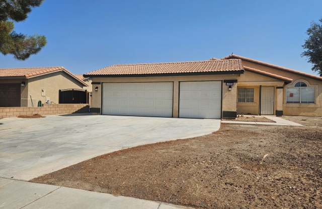 4 Bedroom Adelanto Home Gallery 1