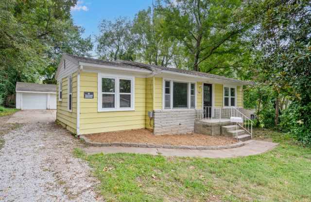 REMODELED 3 Bedroom | 1 Bathroom | 2 Car Garage HOME -- 1100 Sqft, PETS WELCOME! Gallery 1