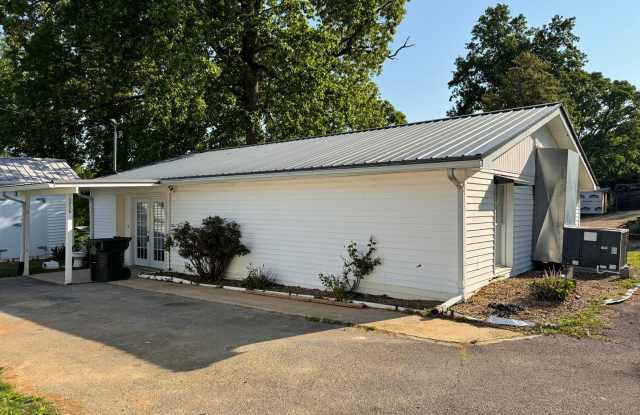 Tusculum Blvd Property photos photos