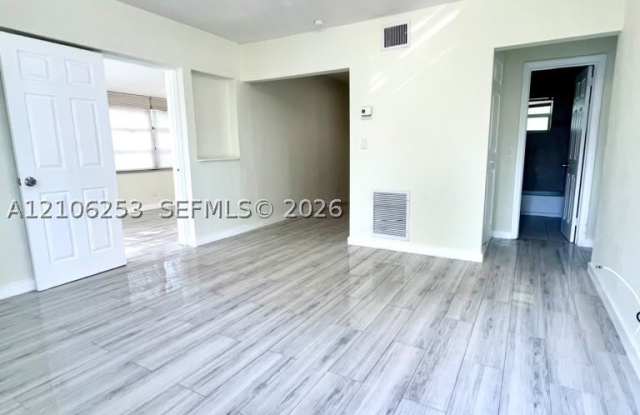 1671 NE 182 ST Gallery 2