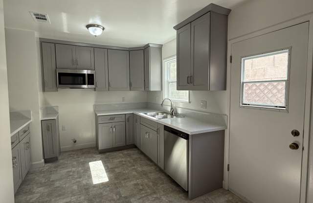 2659 Montrose Avenue photos photos