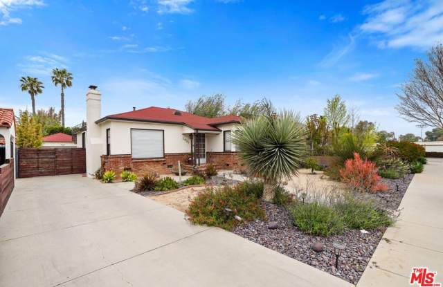 2431 Pier Ave photos photos