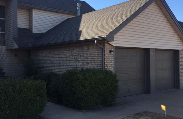 2 Bedroom 1.5 Bath Duplex Gallery 3
