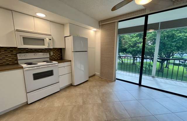 5190 Las Verdes Circle Gallery 3