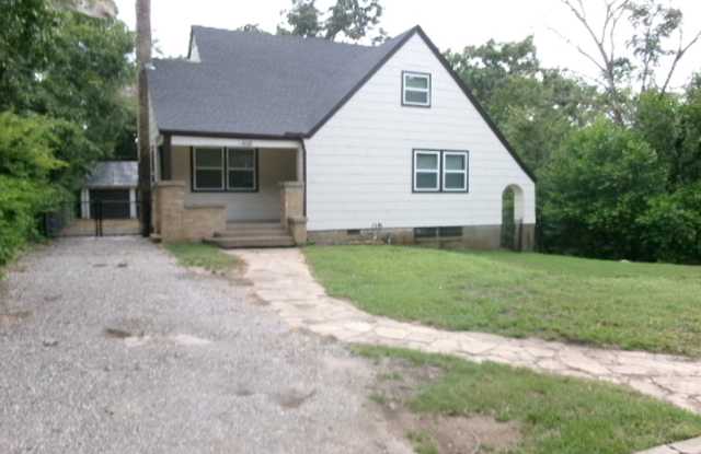 FOR LEASE! DENISON TX 4 BEDROOM 2.5 BATH! photos photos
