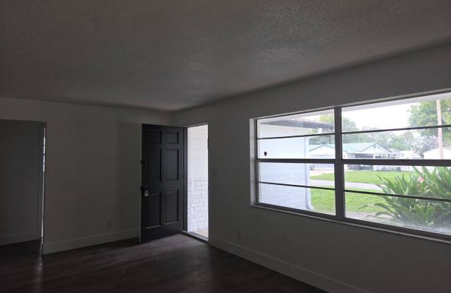 FOR RENT 3 Bedroom / 2 Bath Gallery 4