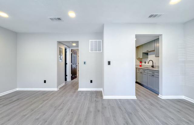 250$ MOVE IN SPECIAL RENOVATED 1/1 FOR ONLY 1050$ Gallery 4