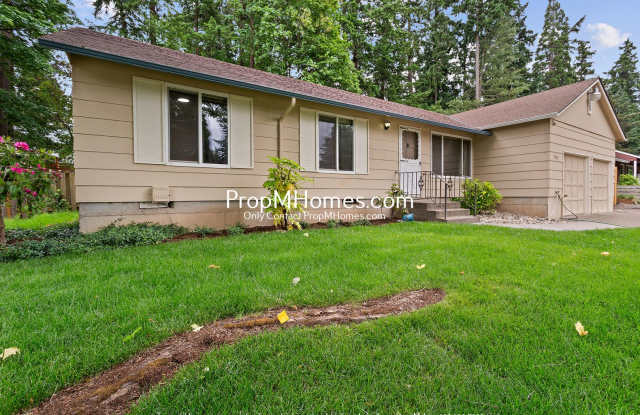 Updated 3 Bedroom Home in Aloha - Large Fenced Yard! Gallery 3