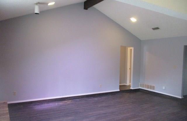 3709 Hialeah Drive Gallery 4