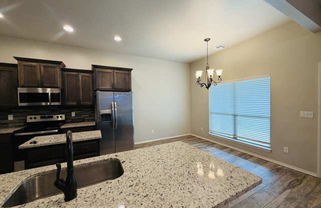 465 Maple Drive Gallery 3