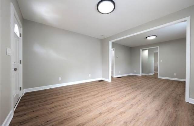 1377 Pine Avenue Gallery 3
