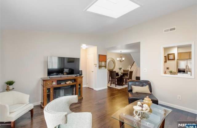 6405 Liberty Avenue Gallery 2