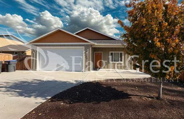 Three Bedroom, Two Bathroom Home in Eastgate **Half Off 2nd Month's Rent** - 433 South Wilbur Avenue, Walla Walla, WA 99362