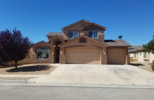 3 bed, 2.5 bath 2,300 sq ft in the Huning Ranch. photos photos 3 bed, 2.5 bath 2,300 sq ft in the Huning Ranch. photos photos