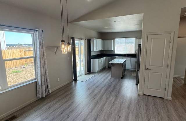 Newer 3 Bedroom Home in Fernley Donner Estates now available! Gallery 3