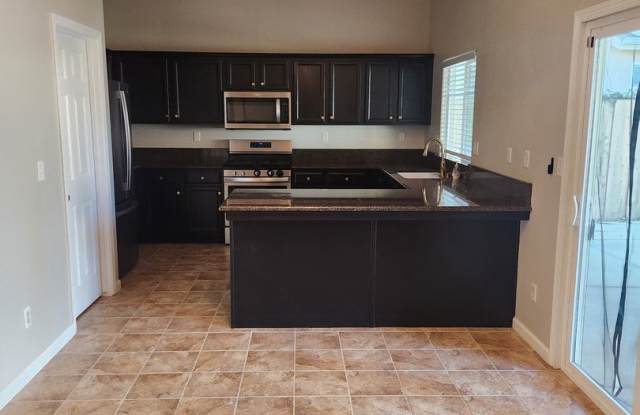 beautiful 4 bedroom home Gallery 4