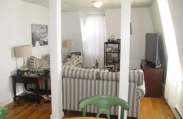 37 Davis Sq. Gallery 2