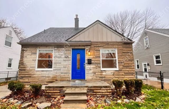 825 N Kenwood Ave - 825 North Kenwood Avenue, Royal Oak, MI 48067