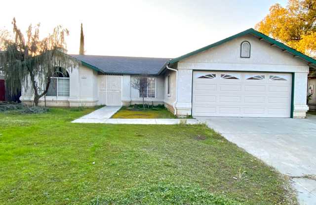$2,295 Valentine  Clinton, Beautiful 3 Bedroom Home - N Rafael Ave, Fresno photos photos