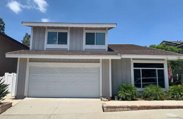 Wonderful 4 bed 2.5 bath single family home w/ Community Pool - 1919 Los Alamitos Drive, Placentia, CA 92870