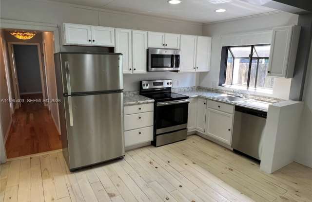 606 SW 11th St photos photos