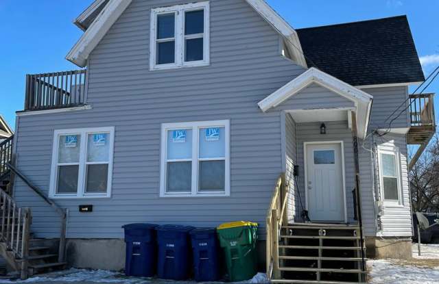 ELECTRIC  GAS INCLUDED!! Studio Upper Apartment photos photos