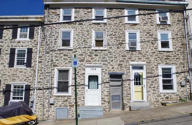 156 Roxborough Ave Gallery 1