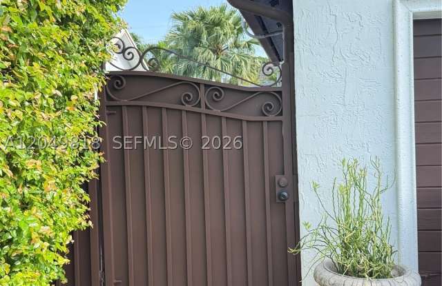 14203 SW 153rd Ter Gallery 1