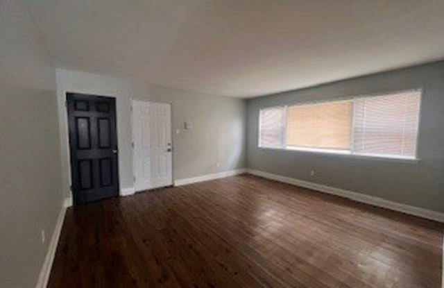 2254 W Garfield Boulevard Gallery 4