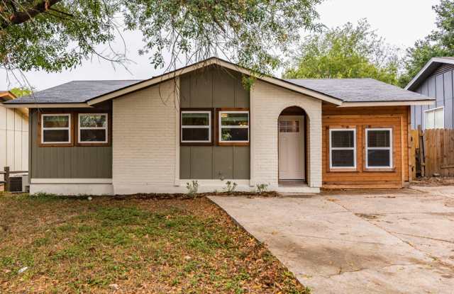 Fully Remodeled 4BR Home in East Austin – Modern Upgrades  Spacious Yard photos photos