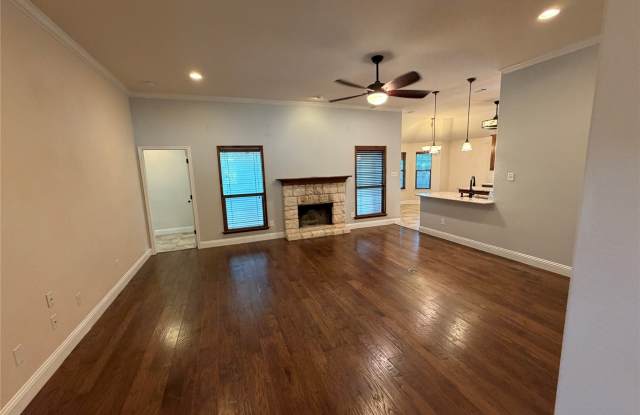 2005 Lindentree Drive Gallery 2