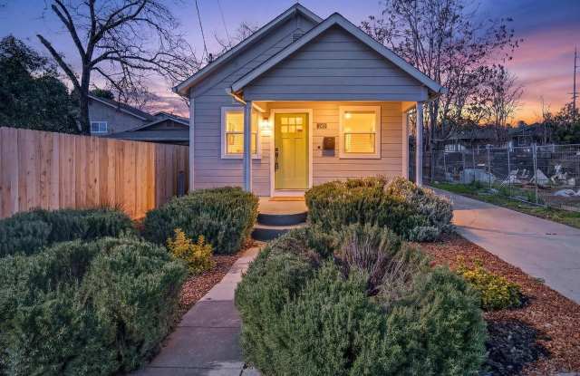 MOVE IN SPECIAL $1000!!           3 Bedroom Home Close to CSUC! photos photos