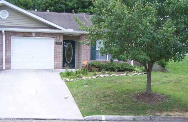 2 bed, 2 bath, 1 car garage ranch style townhouse in Halls/Fountain City area photos photos