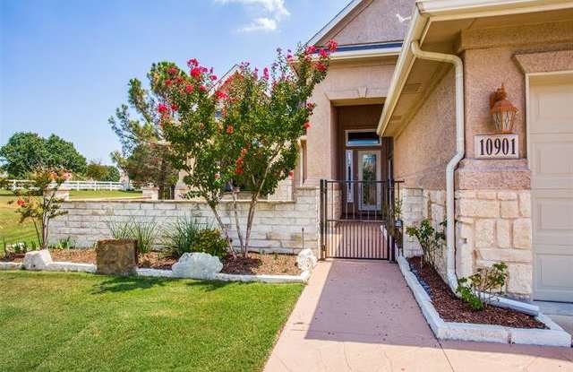 10901 Sandstone Drive Gallery 4