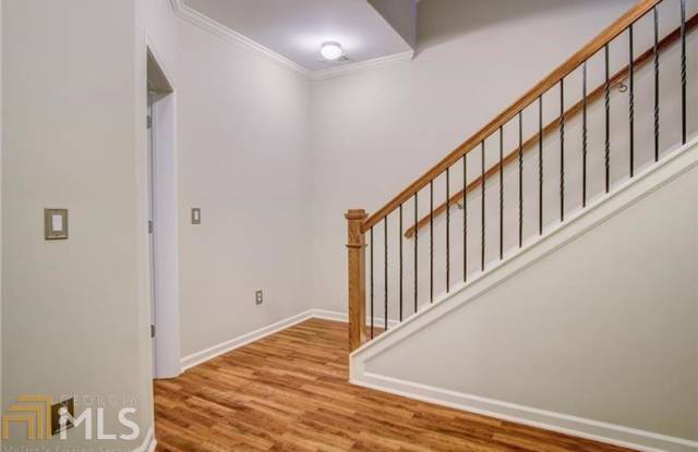 602 Village Park Dr Gallery 3