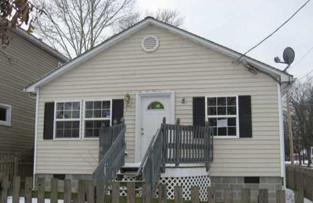 Charming 4-Bedroom Rancher in Reedy Creek! photos photos
